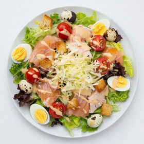 Салат Цезарь с семгой